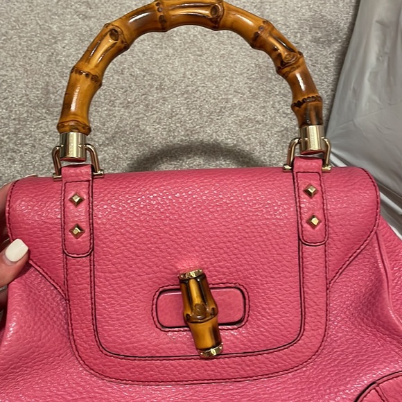 Pink Gucci hand bag with cork top handle - Picture 2 of 5